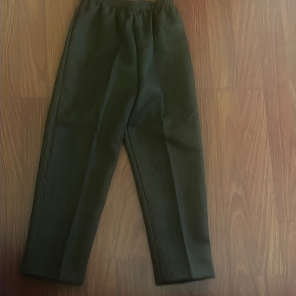 Dark Green Pants for kids. Size 5.
